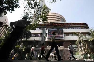 Indonesia quake: Sensex cuts losses to end 44 pts down