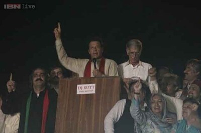 Imran Khan, cleric Qadri reach Pak Parliament, defiant Sharif says he will not resign as PM