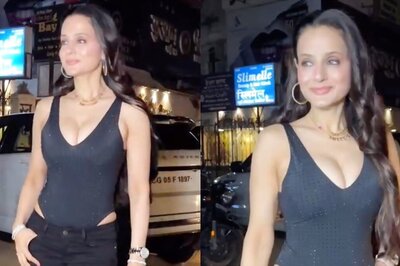 Sexy Video! Ameesha Patel Flaunts Ample Cleavage in Racy Tank Top, Hot Video Goes Viral | Watch