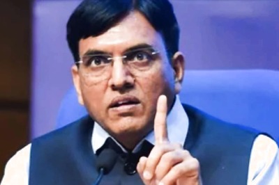 '100 Crore Vaccine Milestone Will Be Announced on Airplanes, Railway Stations, Metros': Health Minister