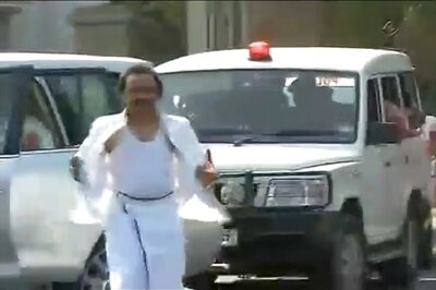 Tamil Nadu Assembly Live: Edappadi Wins Vote of Confidence, OPS Calls it 'Undemocratic'