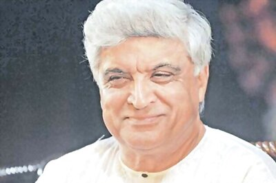Javed Akhtar calls for changes in anti-smoking law