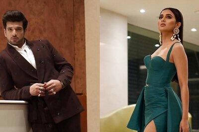 Karan Kundrra and Tejasswi Prakash Make Stylish Appearance At An Award Show, Fans Call Them 'Hottest'