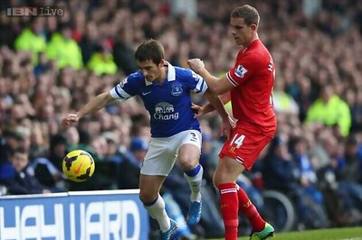 Everton's Leighton Baines suffers fractured toe