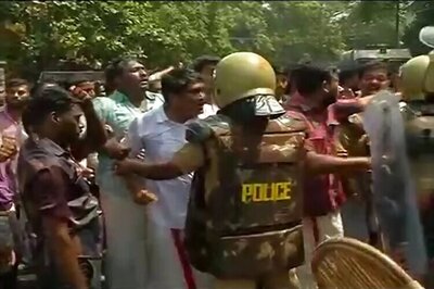 Stone pelting, tear gas shelling in Kerala as CM Chandy moves HC in solar scam