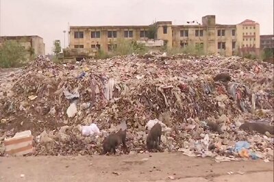 Bihar's Oldest Hospital Struggles to Maintain Basic Hygiene Amid Covid; Doctors, Patients Shoo Away Pigs