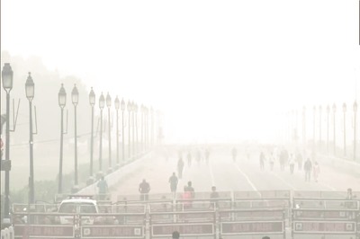 Delhi Bans Use of Diesel Generators from Today as Air Quality Dips Further to 'Very Poor' Category