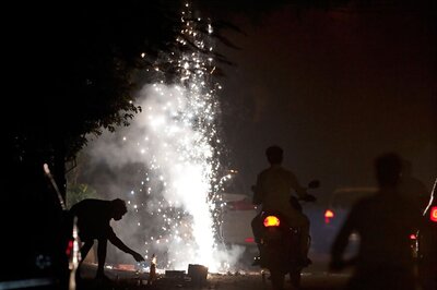 Kolkata Air Quality Dips to 'Very Poor', 93 Arrested for Bursting Crackers Till Midnight On Diwali