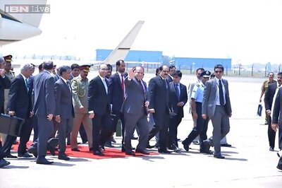 Nawaz Sharif, Mahinda Rajapaksa arrive for Modi's swearing-in