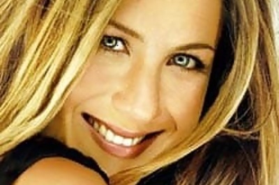 Jen settles suit over topless pics