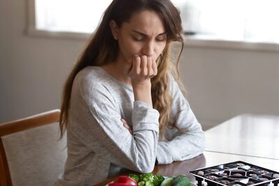 Struggling With Mindless Eating? Here Are 5 Tips To Help You Curb It