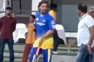 WATCH | CSK Skipper MS Dhoni Picks up the Willow Yet Again as Thala Gears Up for IPL 2024