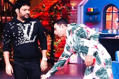 Kapil Sharma Says Akshay Kumar Touched His Feet for BellBottom Success, Actor Brutally Trolls Him
