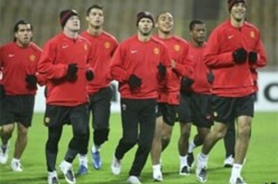 The Gunners misfire; Red Devils top group