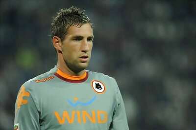 Dutch goalkeeper Maarten Stekelenburg joins Fulham