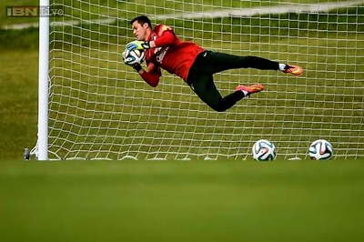 World Cup 2014: Brazil eyeing top spot in Group A, says Julio Cesar