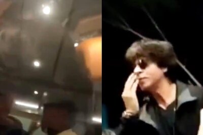 Shah Rukh Khan Gives Nayanthara a Kiss As Jawan Stars Returns From Chennai, Watch Video