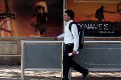 Mumbai halls to defy Shiv Sena and show SRK's film