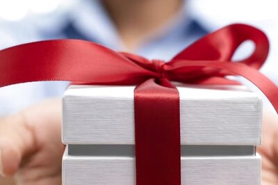 Man Learns He Won't Get a Farewell Gift, Asks Reddit If He Should Stay Home. Check Answers