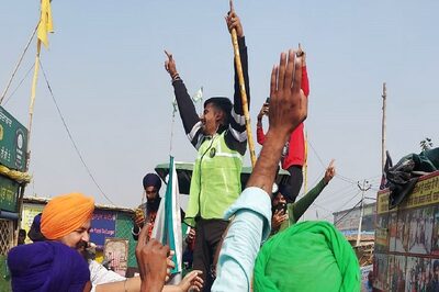 Farm Laws Rolled Back: RaGa Tweets 'Will be Forced...' Reminder, Protesters at Singhu Border Celebrate