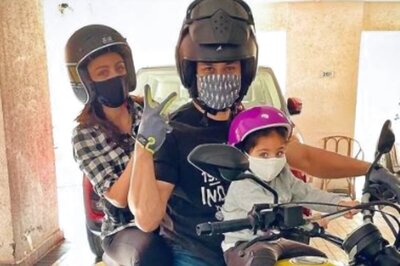 Kunal Kemmu Goes for Bike Ride with Wife Soha Ali Khan, Daughter Inaaya