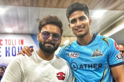 Rishabh Pant, Shubman Gill Catch up During IPL 2023 Delhi Capitals vs Gujarat Titans Match