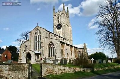 Church of England favours women bishops