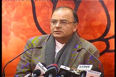 Former policeman creates ruckus in Jaitley's press conference