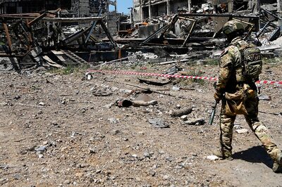 Ukraine and Russia Forces Remain Entrenched, Putin to Mark WWII Anniversary
