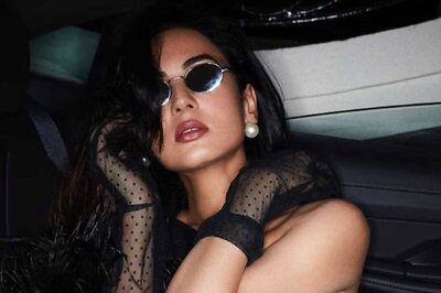 Sonal Chauhan's Latest 'No Blues, Because Red' Look is Spot On, Take A Look