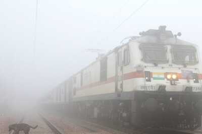 Delhi Sees Moderate Fog, Minimum Temperature Settles at 8.9 Degrees Celsius