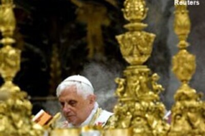 Pope calls on Iraq, India to protect Christians