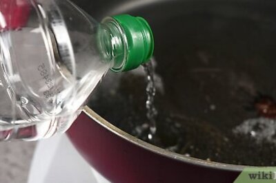 How to Remove Burned Food from Aluminum Cookware