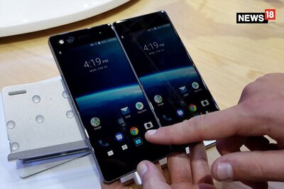 ZTE Axon M First Look at MWC 2018 [Video]: Not Quite Practical