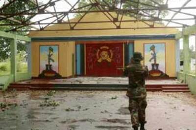 At least 700 civilians cross to safety in Sri Lanka