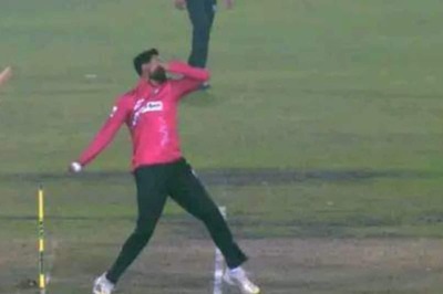 His Mind Must Not be on the Ground': Fans Troll Shoaib Malik for Bowling Three No Balls in an Over in BPL