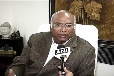 'Maaro Jawan Maaro Kisan': Congress Leader Mallikarjun Kharge Slams PM Modi Over Farm Laws