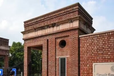 Over 50 Lakh Students Migrate Every Year for Higher Education, Most Prefer DU. Why?