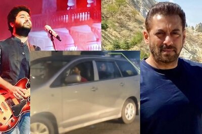 Salman Khan ENDS 9-Year Feud With Arijit Singh; Singer Spotted at Tiger 3 Star's House, See Video