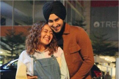 Neha Kakkar, Rohanpreet Singh Announce Pregnancy with Adorable Pic?