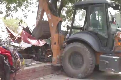 SDMC Starts Anti-encroachment Drive in Delhi's KN Katju Marg; Police, Paramilitary Forces on Spot
