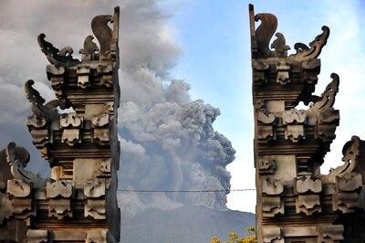 Tourists Stranded as Bali Raises Volcano Alert to Highest Level