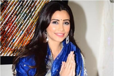 Daisy Shah Has Perfect Response for Troll Asking Her to Donate Money