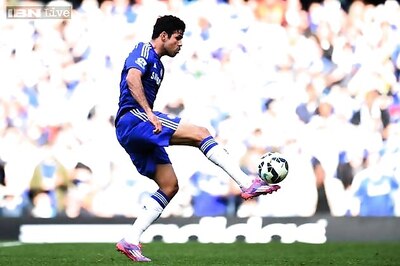 In-form Chelsea aim to extend lead, Man City face Spurs test