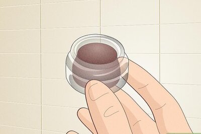 How to Use Eyebrow Pomade to Define Eyebrows