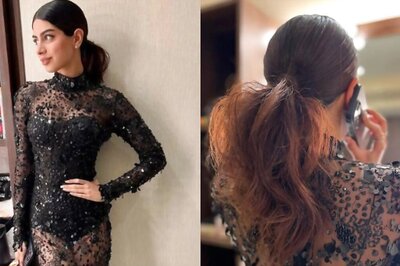 Khushi Kapoor Steals the Show in Black Gown With A Snug Bodice at Manish Malhotra Show; Watch