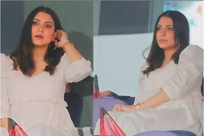 Pregnant Anushka Sharma Cheers for Virat Kohli Led RCB with Yuzvendra Chahal's Fiance, See Pic