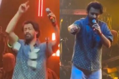 Atif Aslam Fans THROW Money At Him During Performance; Singer STOPS Concert Midway; Video Goes Viral