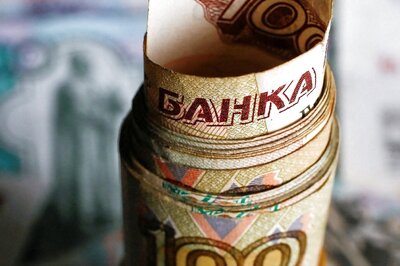 Russia Bans Residents from Transferring Money Abroad as Ruble Tumbles