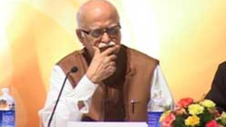 Malegaon blast: Advani meets PM, complains about ATS